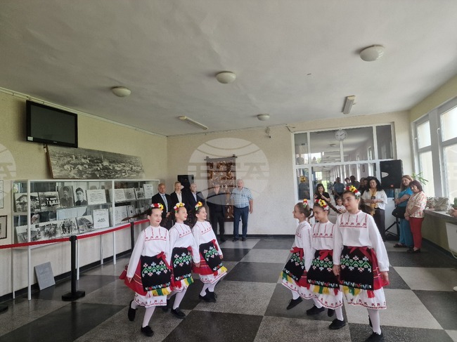 Модерна образователна среда за по-интерактивно и близко до реалния живот обучение откриха в ОУ „Никола Икономов“ в Разград