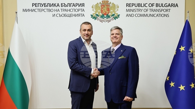Министър Пеев обсъди с временно управляващия посолството на САЩ у нас транспортната свързаност, сътрудничеството в авиацията и високите технологии