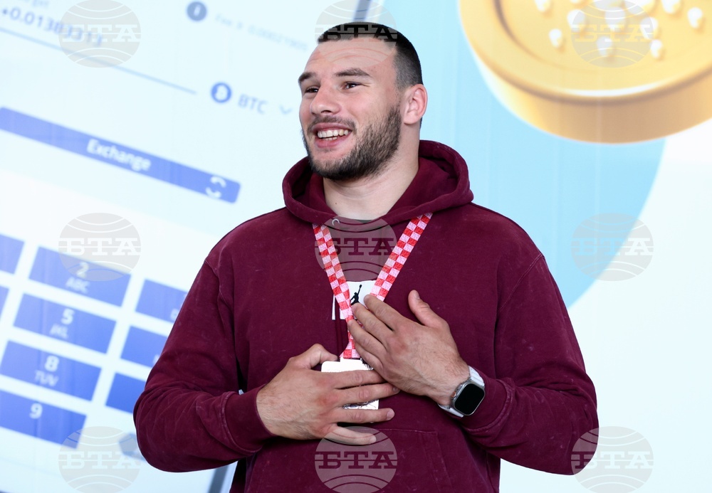 Летище София - борци - пристигане . Кирил Милов