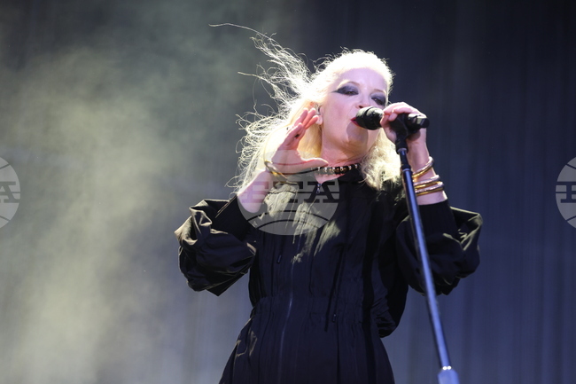 Шърли Менсън от Garbage: Живеем в страшни времена, но музиката ни събира под една луна и за няколко часа всичко грозно изчезва