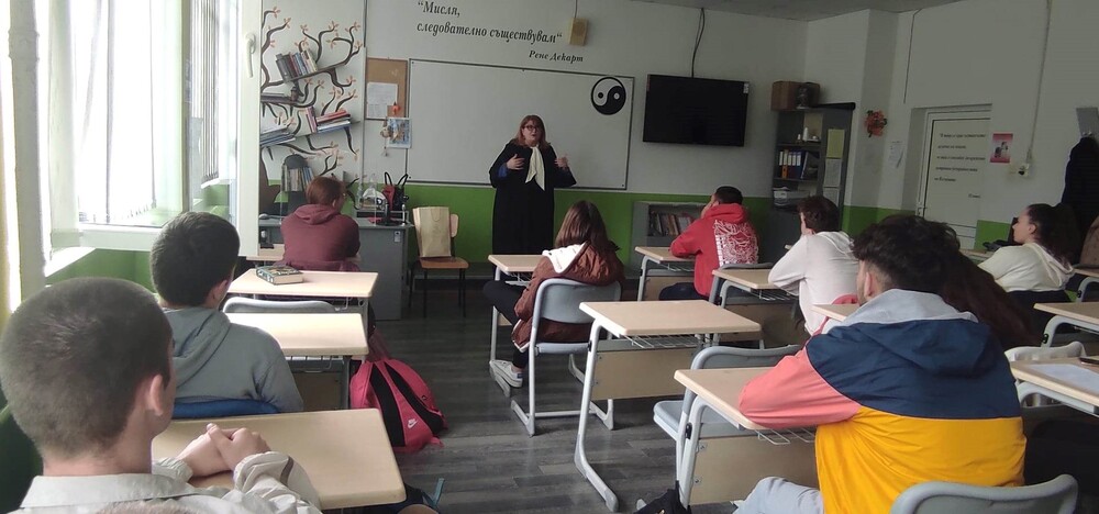 Председателят на Окръжен съд – Търговище се срещна с десетокласници от Първо СУ „Св. Седмочисленици“