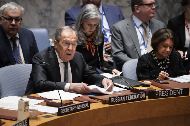 Лавров: САЩ и ЕС грубо спекулират по темата Украйна и отклоняват вниманието от проблемите на Близкия изток
