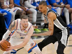 Thunder Spurs Basketball