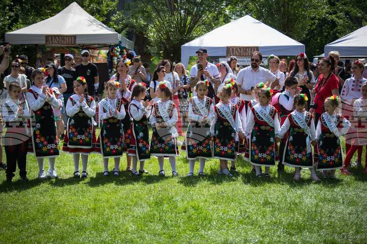 Nishka ot Koren Festival Brings Thousands of Bulgarians Together in Munster