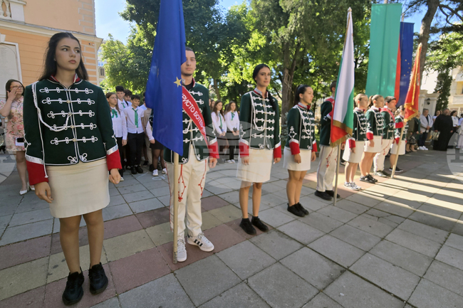 Патронен празник и откриване на STEM център се проведе в СУ „Христо Ботев“ във Враца 
