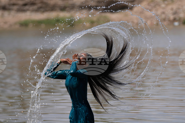 APTOPIX India Hot Summer