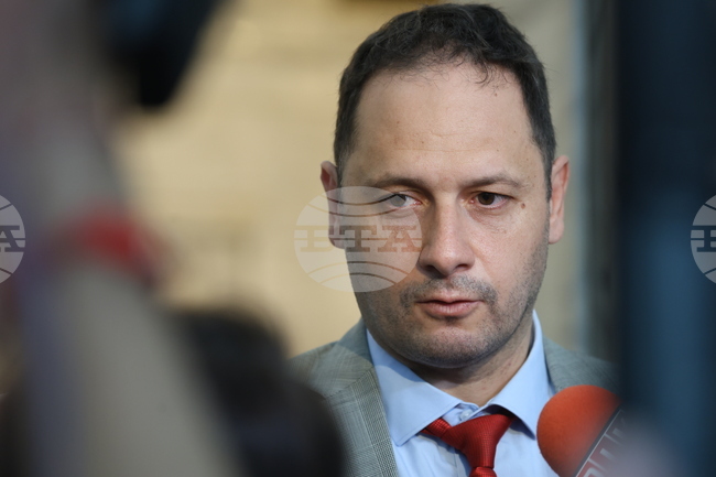 Ще се съобразим с общата концепция на правителството за солидарно възпиране на ръста на заплатите на държавните служители, каза Петър Витанов
