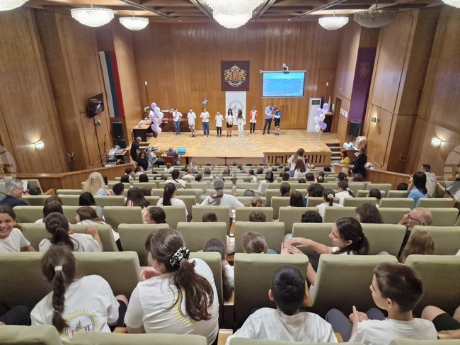 Петокласници от област Велико Търново показаха какво са усвоили през учебната година в обучение по програма на МВР 