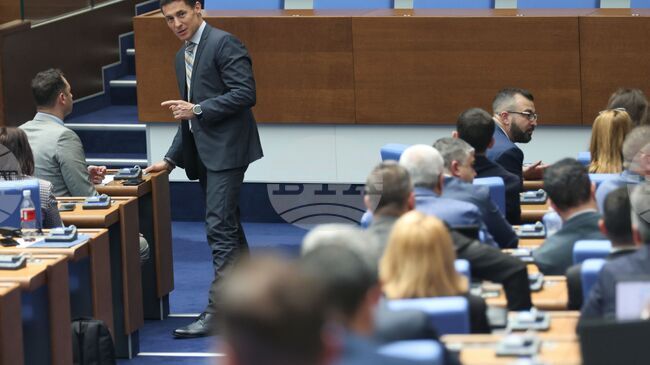 Народното събрание обсъжда правомощията на особения търговски управител