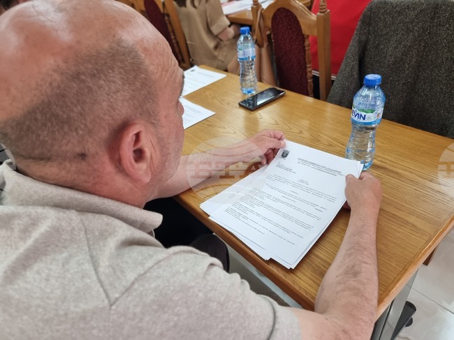 Съветниците в община Добричка одобриха настаняването на две семейства в общински жилища