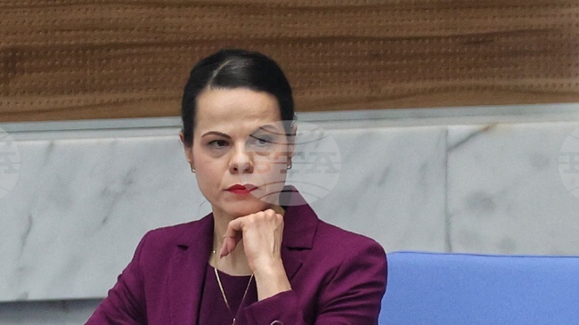Ще инициираме започването на преговорите за колективен трудов договор в отрасъл "Здравеопазване", каза министър Катя Ивкова