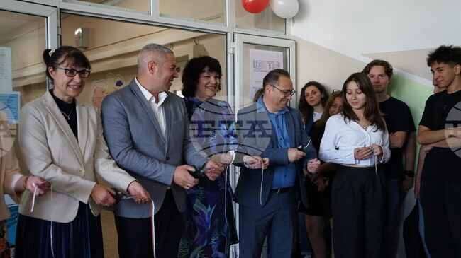 STEM център „Виолета Арсова“ бе открит в Националната професионална гимназия по прецизна техника и оптика „М. В. Ломоносов“ в София