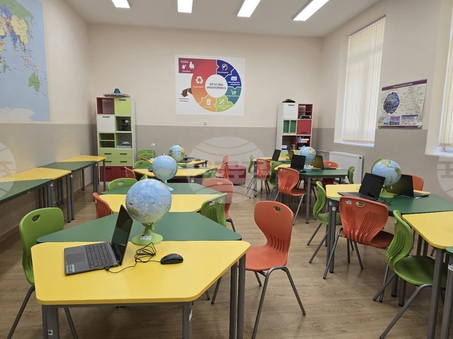 Нов STEM център беше открит в СУ „Христо Ботев“ в Долни Дъбник