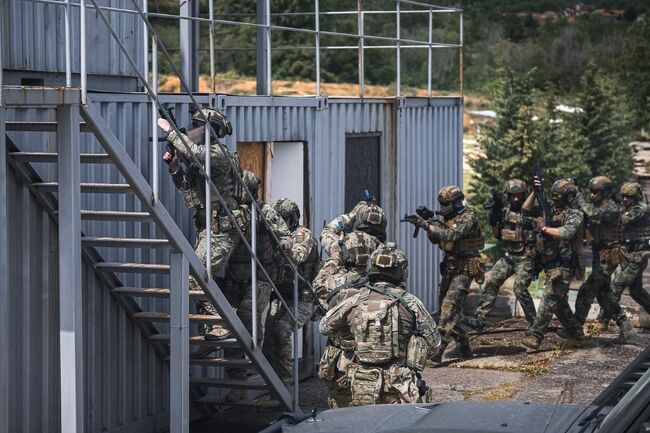 Bulgaria, Romania's Special Forces Conduct Joint Training for Trojan Footprint 26 Military Exercise