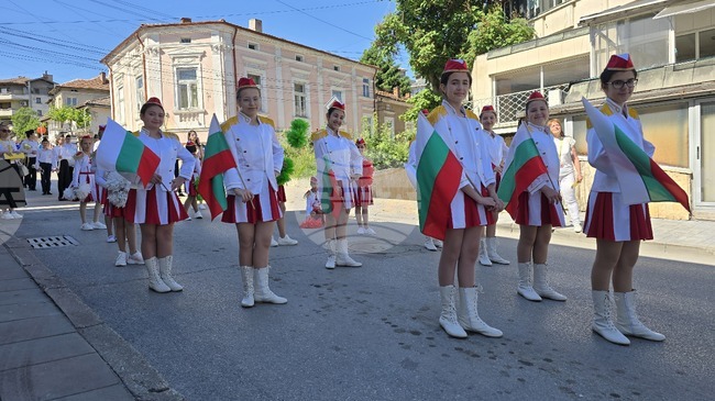 В Свищов се провежда Седмият национален преглед на ученическите духови и фанфарни оркестри и мажоретни състави