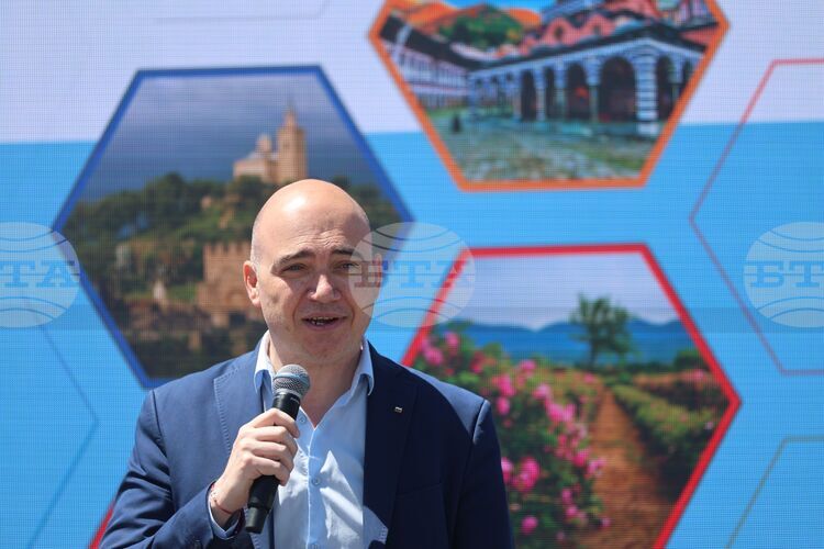 Bulgaria Aims to Develop Year-Round Tourism, Tourism Minister Says