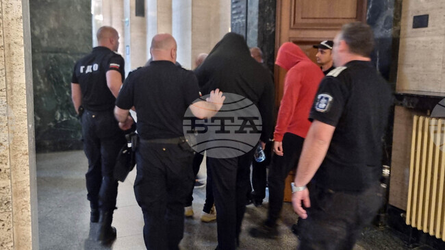  Съдът остави в ареста петима души, обвинени за организирана престъпна група за разпространение на наркотици