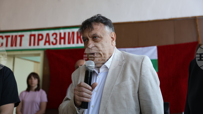 Няма как да се справим като страна, ако младите не виждат бъдещето си тук, заяви министърът на образованието Георги Вълчев