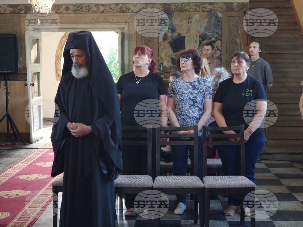 Село Генерал Инзово - сливенският митрополит Арсений - архиерейска вечерня