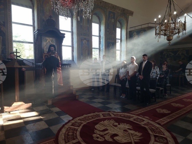 Да допуснем в сърцето си Божия Дух, призова Сливенският митрополит Арсений в храма „Света Троица“ в ямболското село Генерал Инзово