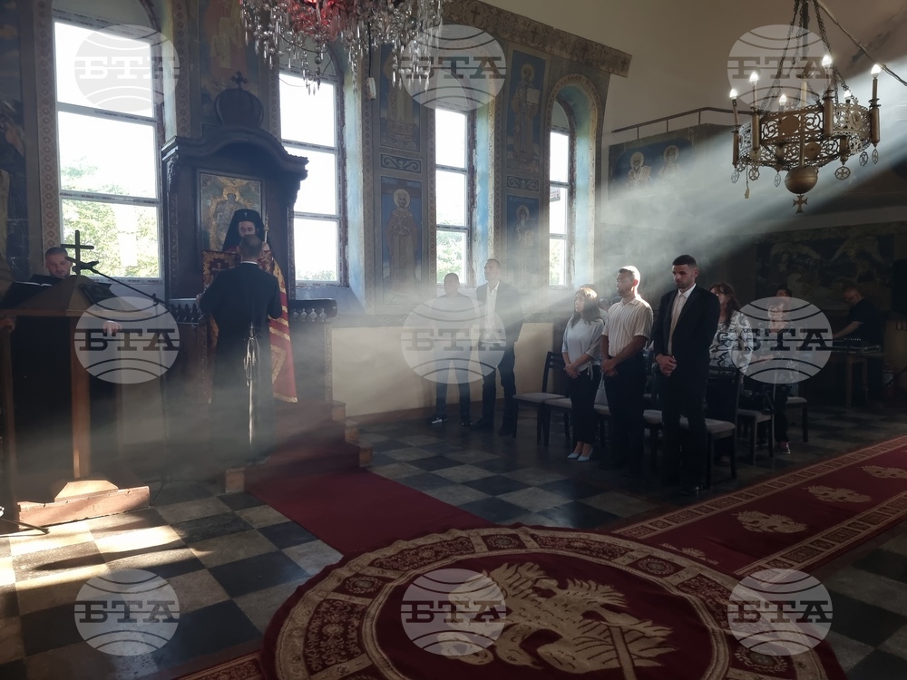 Село Генерал Инзово - сливенският митрополит Арсений - архиерейска вечерня
