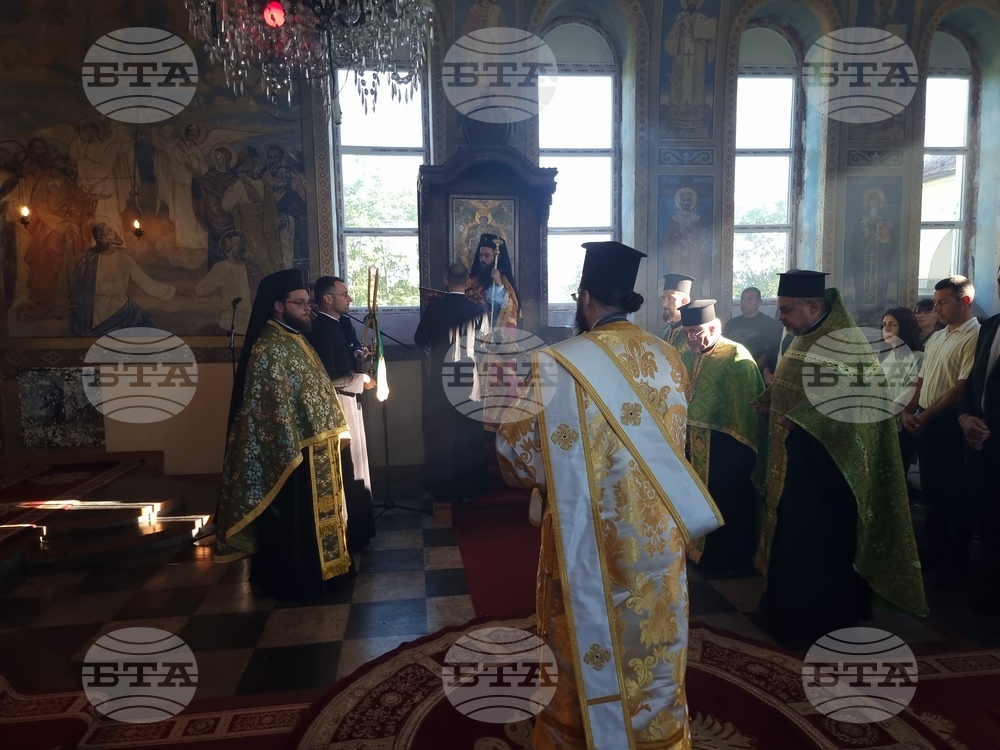 Село Генерал Инзово - сливенският митрополит Арсений - архиерейска вечерня