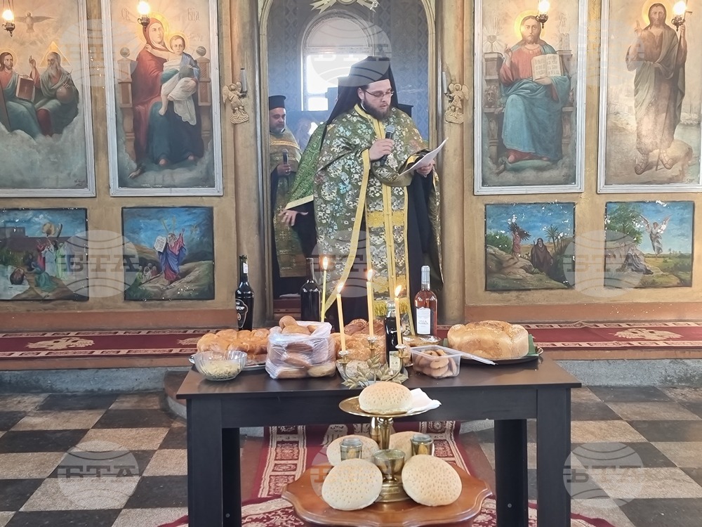 Село Генерал Инзово - сливенският митрополит Арсений - архиерейска вечерня