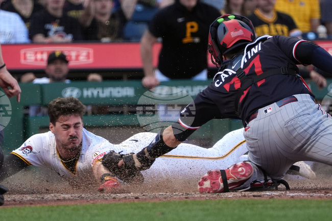 APTOPIX Twins Pirates Baseball