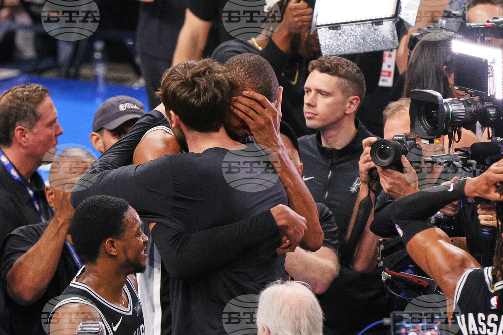 APTOPIX Spurs Thunder Basketball