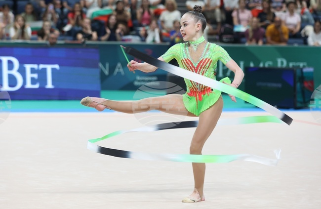 Стилияна Николова заема трето място във временното класиране за многобоя на Световната купа по художествена гимнастика в Милано