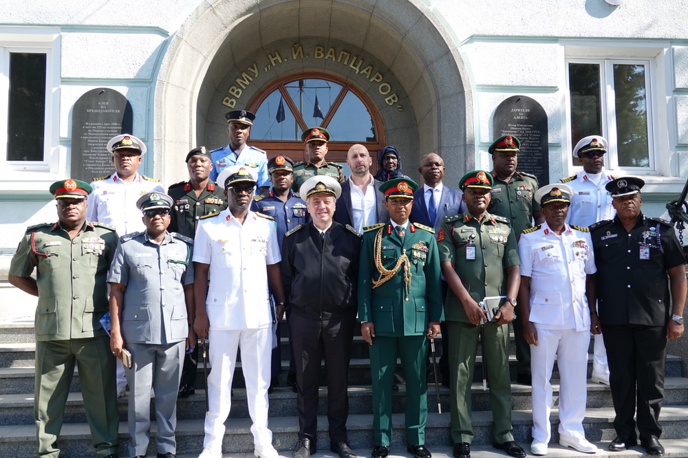 ВВМУ „Н. Й. Вапцаров“: Нигерийски генерали посетиха Морско училище