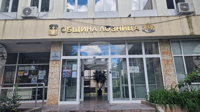 Сигнали за поставени взривни устройства са получени в Община Лозница и в ИАРА - Разград