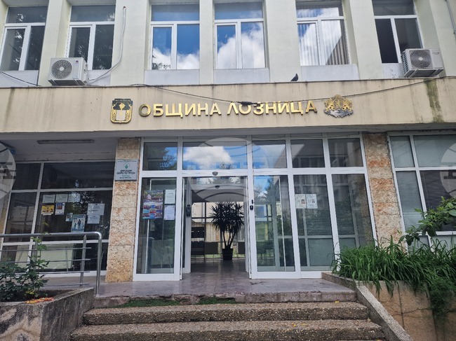 Сигнали за поставени взривни устройства са получени в Община Лозница и в ИАРА - Разград