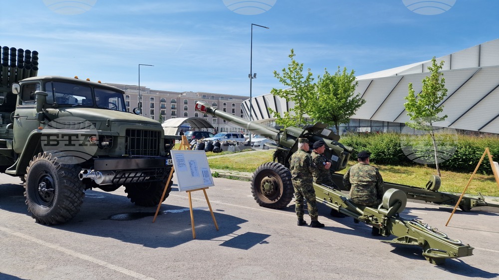 Шумен - показ на въоръжение и бойна техника