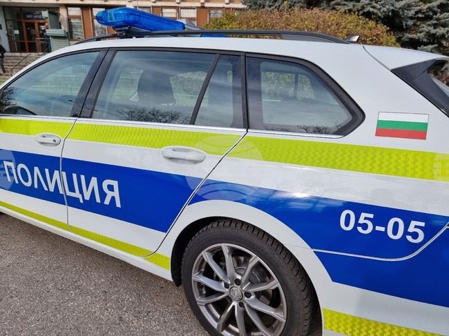 Момче на 17 години е откарано за преглед в болница след верижна катастрофа на автомагистрала "Тракия" в област Стара Загора