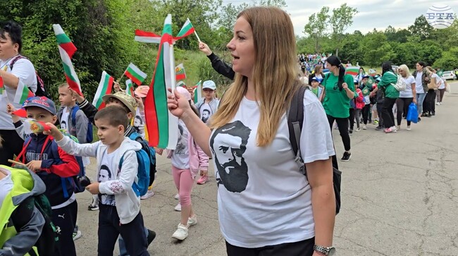Около 450 деца от детски градини във Враца с учителите преминаха част от Ботевия път
