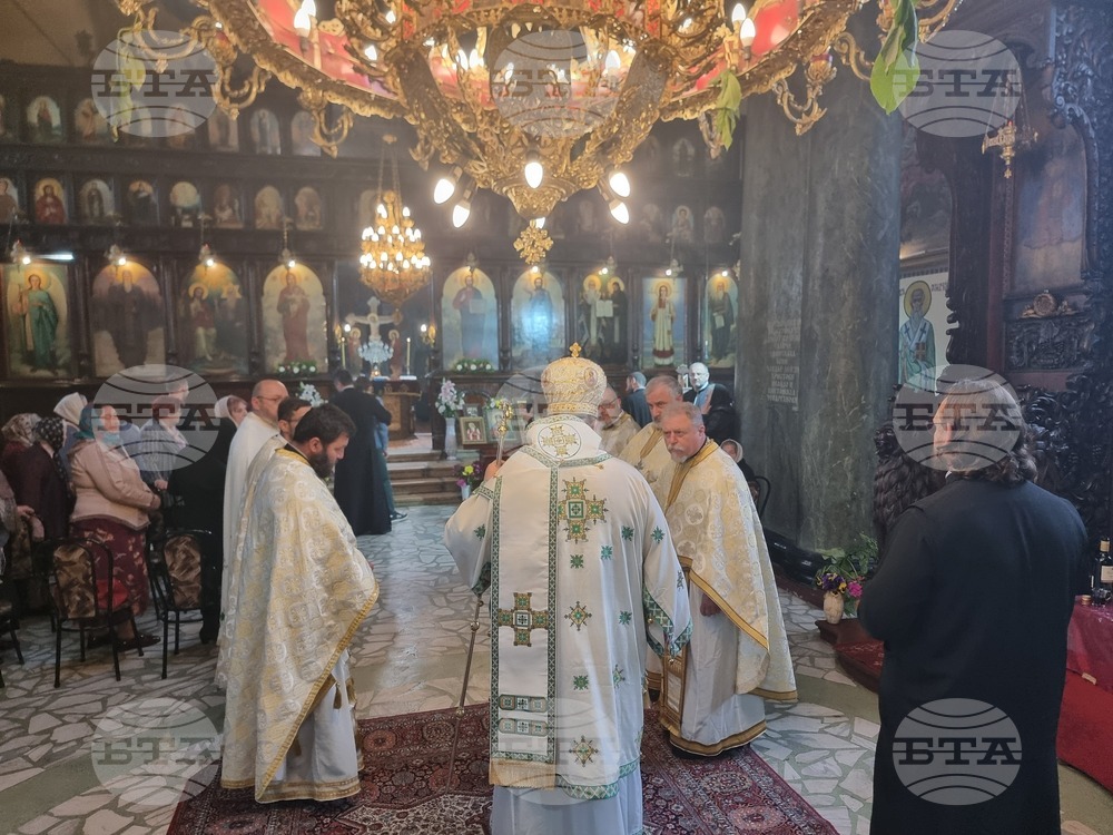 Добрич - Свети Дух - архиерейска света литургия