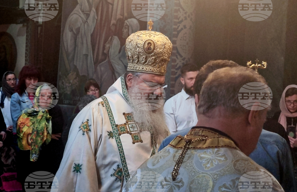 Добрич - Свети Дух - архиерейска света литургия