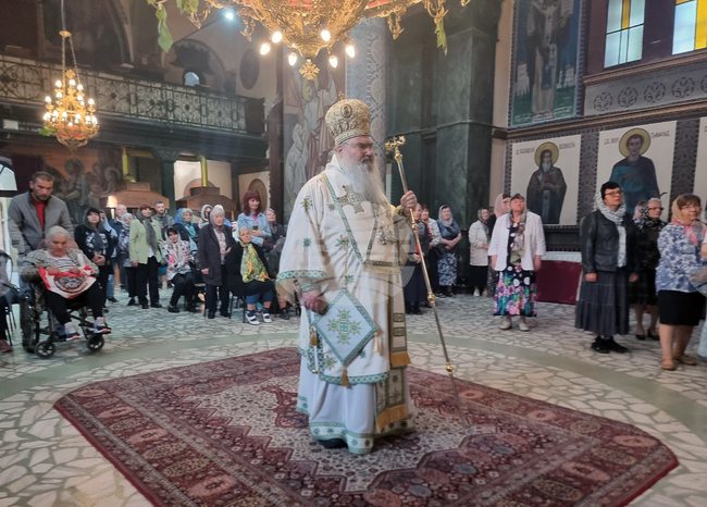 Добрич - Свети Дух - архиерейска света литургия