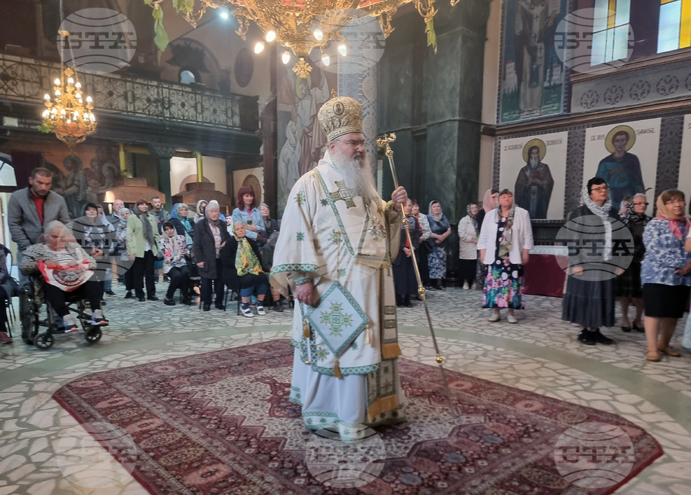 Добрич - Свети Дух - архиерейска света литургия