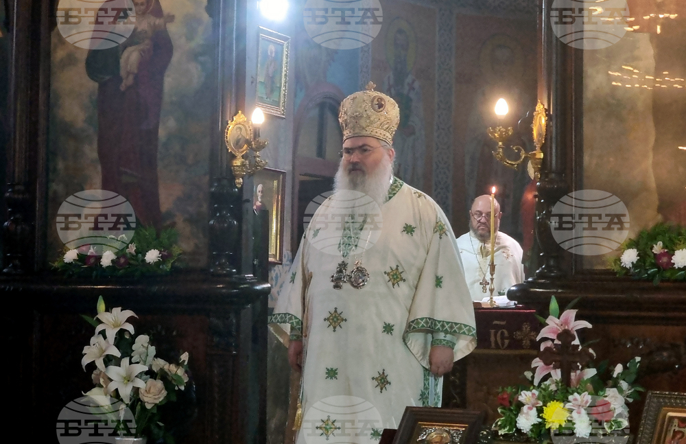 Добрич - Свети Дух - архиерейска света литургия