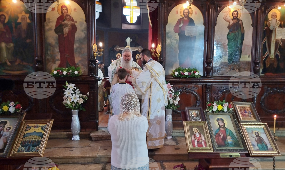 Добрич - Свети Дух - архиерейска света литургия