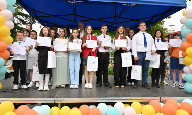Официалната церемония по награждаването на победителите в ученическия конкурс „Индустрията в моя град“ се състоя в Шумен
