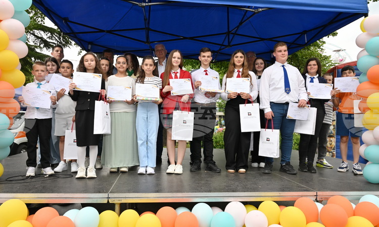 Официалната церемония по награждаване на победителите в ученическия конкурс Индустрията
