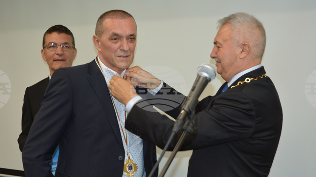 Хирургът д-р Красимир Каменов получи Почетния знак на Община Монтана