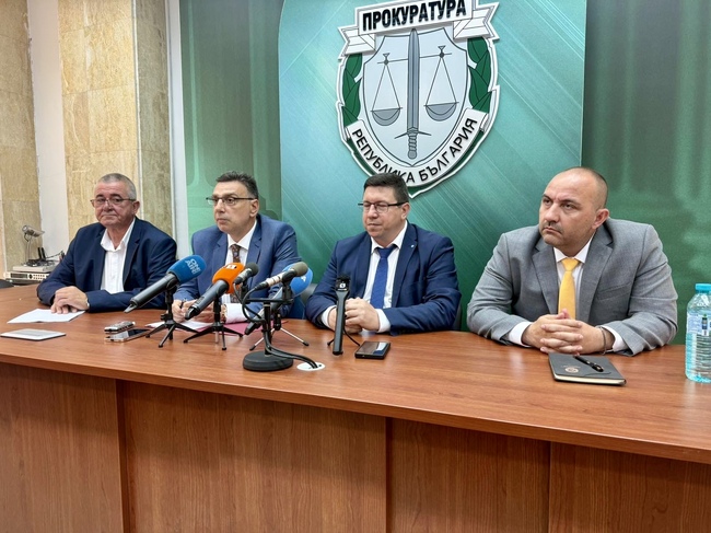 Спецоперация на ДАНС, ГДБОП и прокуратурата: База за наркотици, 250 кг марихуана и хеликоптер са открити при съвместната работа