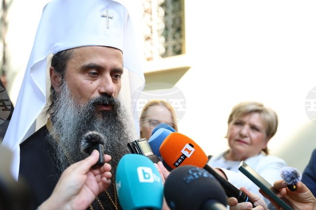 Church Always Remembers, Prays for Revolutionaries Who Laid Down Their Lives for People, Patriarch Daniil Says
