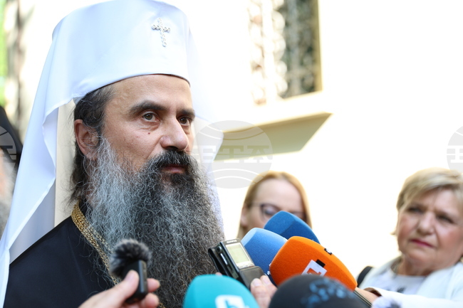 Революционерите, дали живота си за народа, са винаги в църковната памет и молитви, каза българският патриарх Даниил във Враца