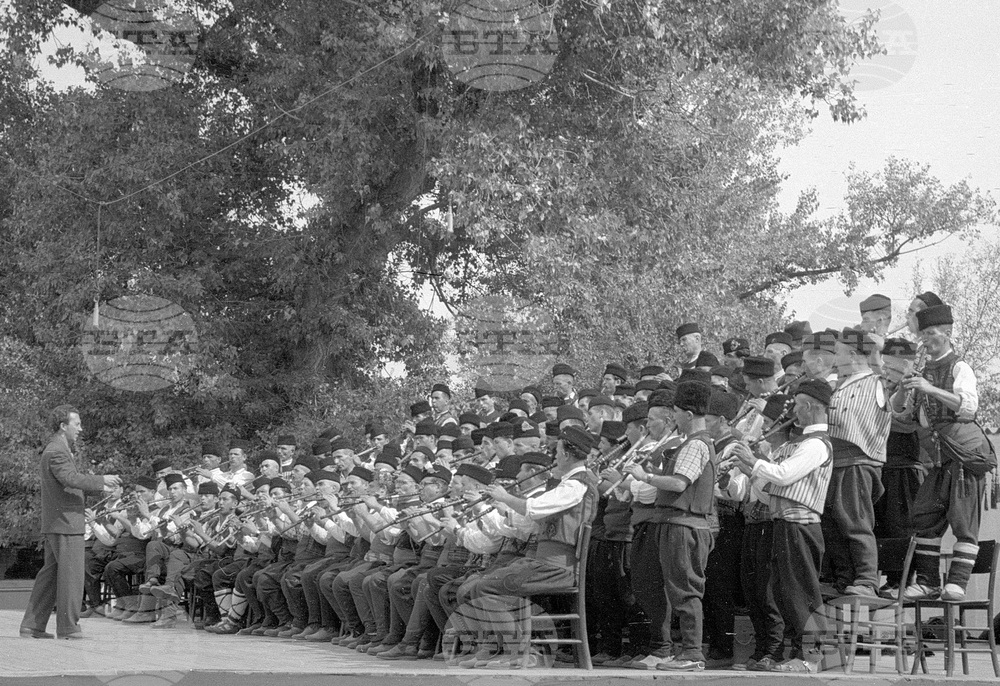 Коста Колев - композитор, диригент и инструменталист