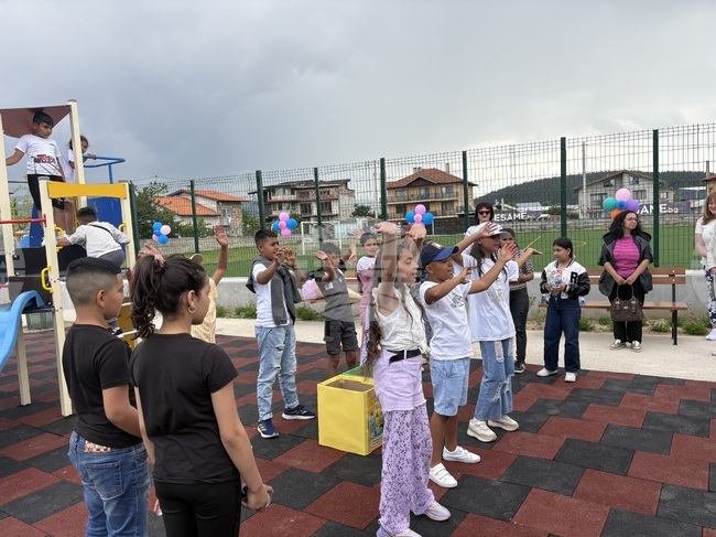 Нова детска площадка бе открита в Самоков по случай Международния ден на детето